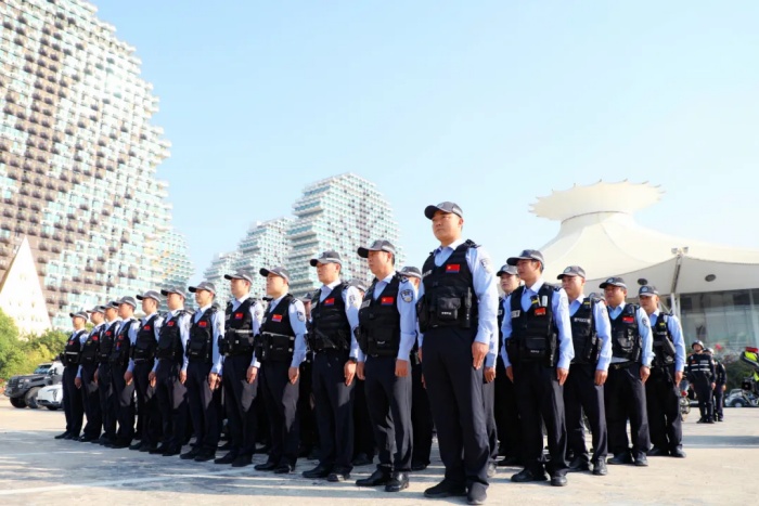 警心永向党 忠诚保平安 三亚吉阳警方举行“两节”安保维稳誓师暨武装巡逻防控启动仪式