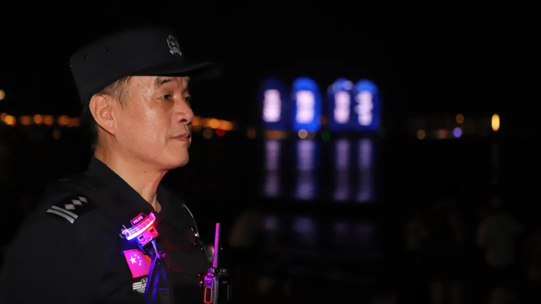 中秋“守夜人”：一名老特警的坚守