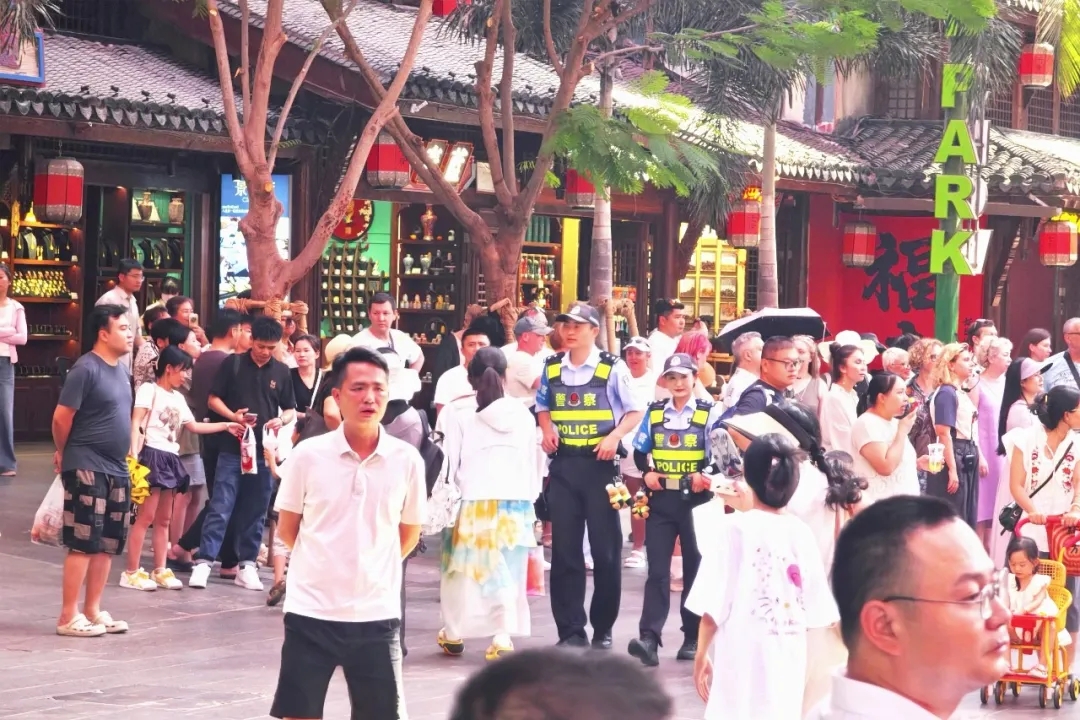 警“景”相融，三亚警方圆满完成五一假期安保任务