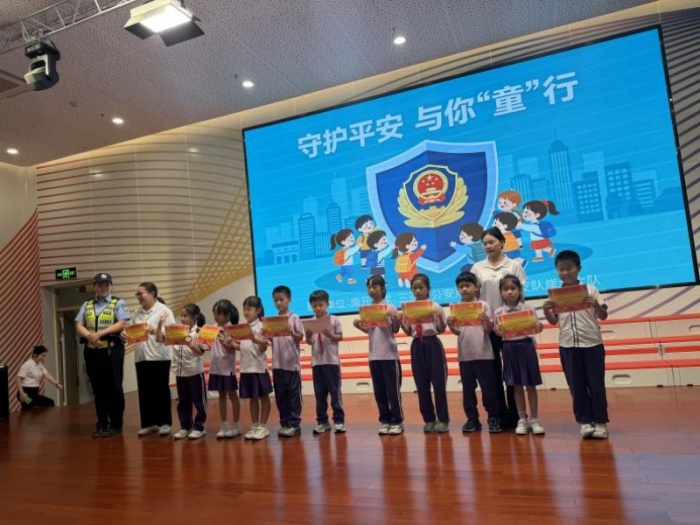 【守护平安 与你“童”行】三亚警方“花式”送安全：这个“六一”，把交通安全融进孩子童年里
