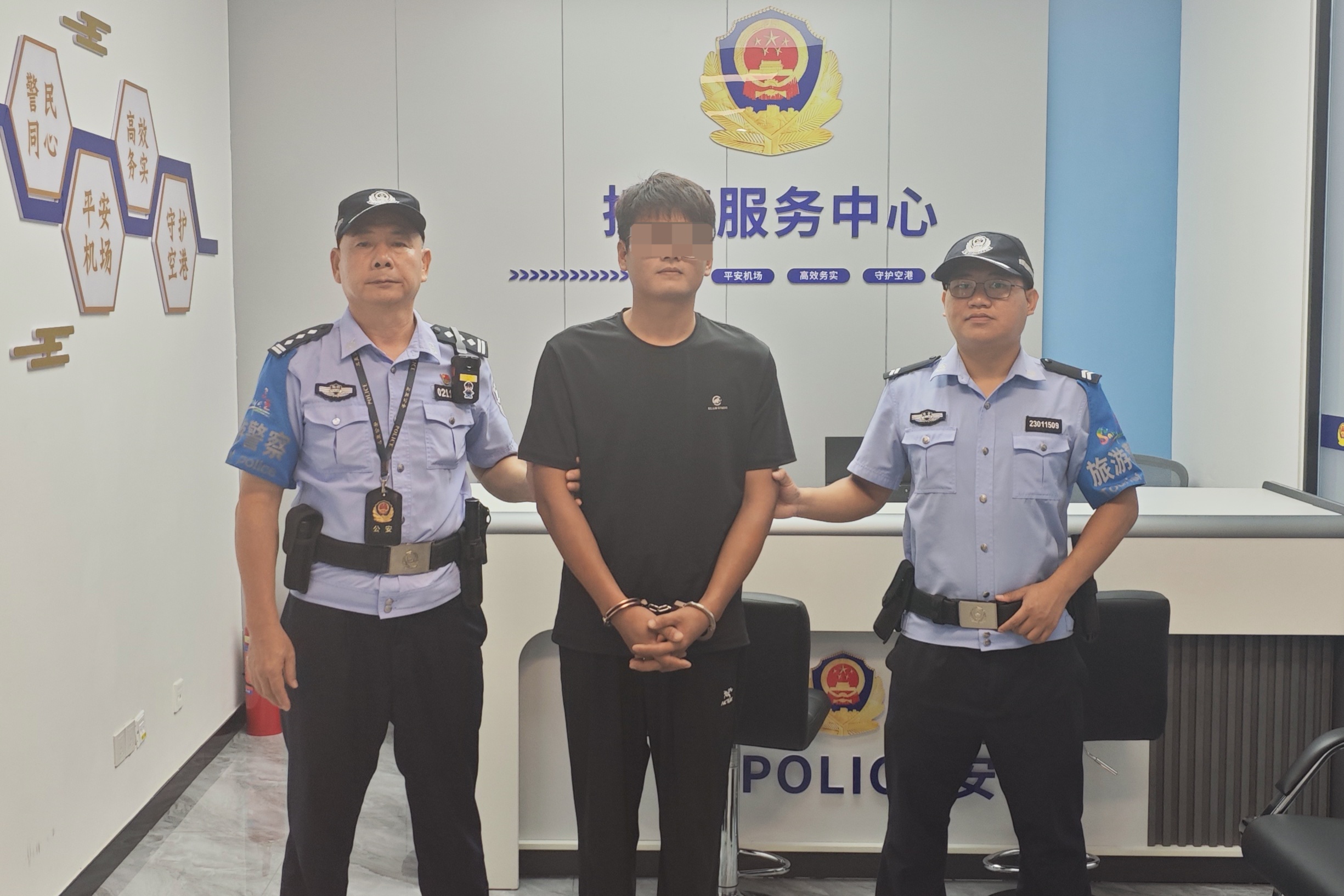 【百日行动】网上在逃人员到机场警务室办业务！民警：别走了