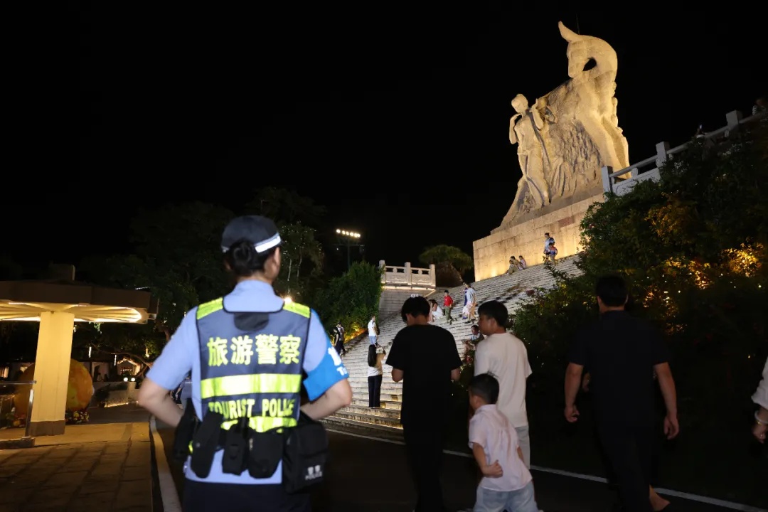 三亚警方：月满鹿城，警护团圆